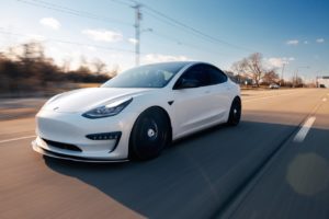 L’achat d’une Tesla d’occasion en Suisse peut représenter une excellente opportunité pour accéder à la voiture électrique par excellence tout en économisant sur le prix d’achat