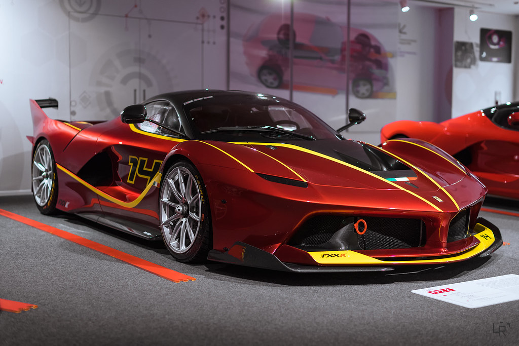 Une ferrari voiture électrique soulève des interrogations sur la manière dont la marque maintiendra son essence unique tout en s'adaptant à cette nouvelle ère technologique.