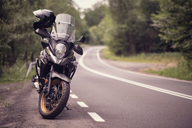 Maîtriser les Virages Alpins : Guide Ultime pour la Conduite Moto en Montagne