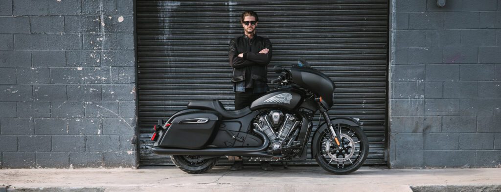 La moto Indian Chieftain 2025 conserve la silhouette caractéristique qui a fait son succès